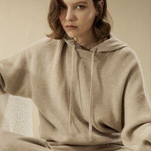 Lilysilk 100% cashmere sweater with detachable hood - EUC
